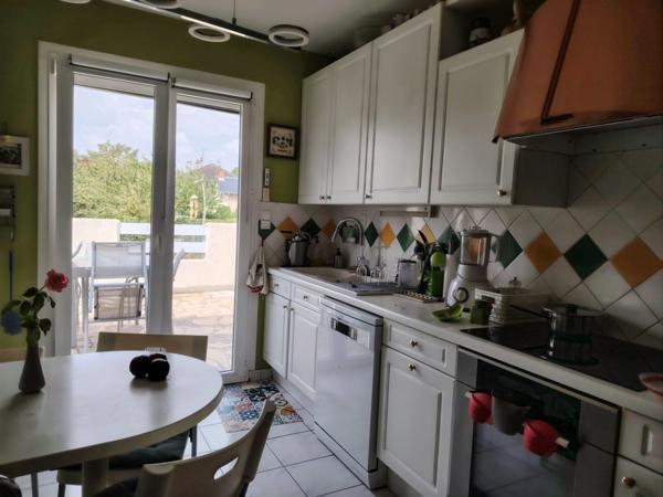 A vendre Jolie Maison de 113 m² sur un Terrain de 840 m² secteur calme et proche du centre ville Poitiers.