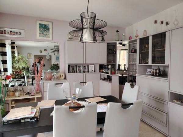 A vendre Jolie Maison de 113 m² sur un Terrain de 840 m² secteur calme et proche du centre ville Poitiers.