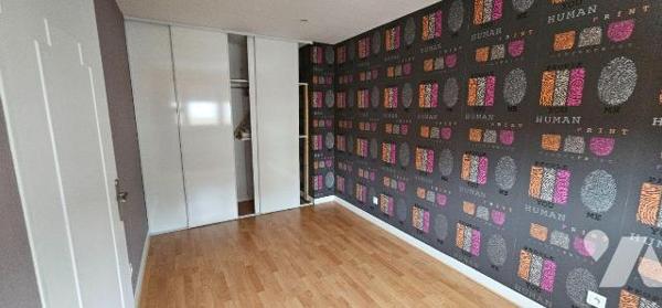 Quartier SAINTE GERMAINE
Maison de bonne construction avec une seule mitoyenneté.
Au RDC : en...