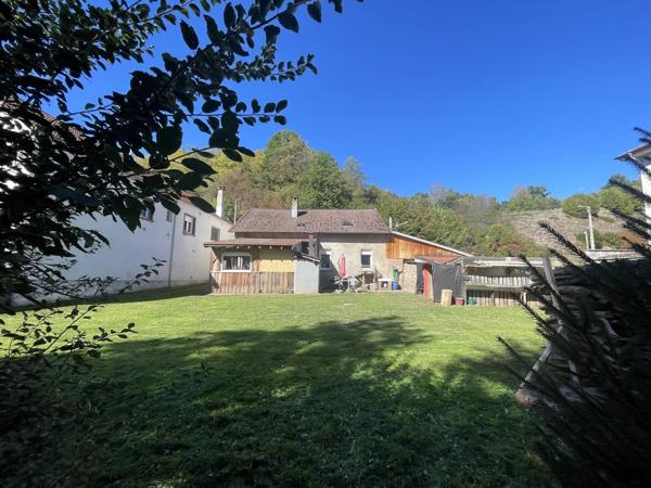 Vente                                                      Maison de village
                        
                     10 pièces                      152 m2                     à La Petite-Raon