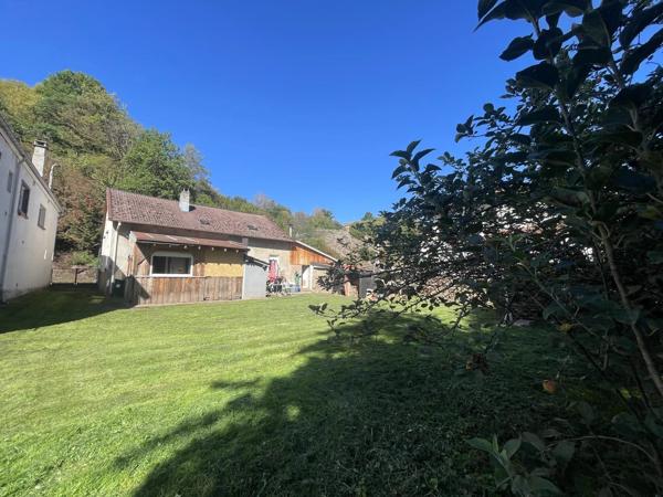 Vente                                                      Maison de village
                        
                     10 pièces                      152 m2                     à La Petite-Raon