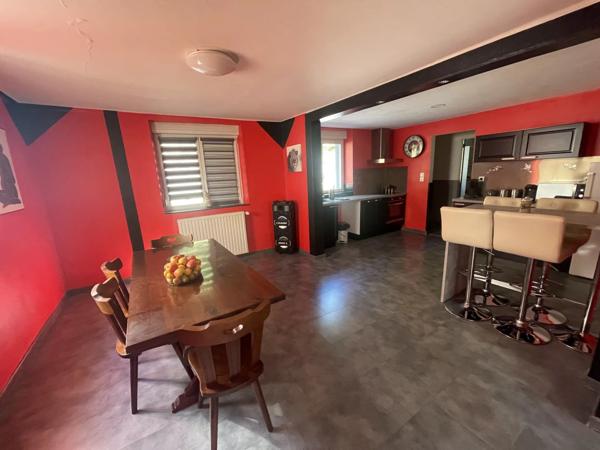 Vente                                                      Maison de village
                        
                     10 pièces                      152 m2                     à La Petite-Raon