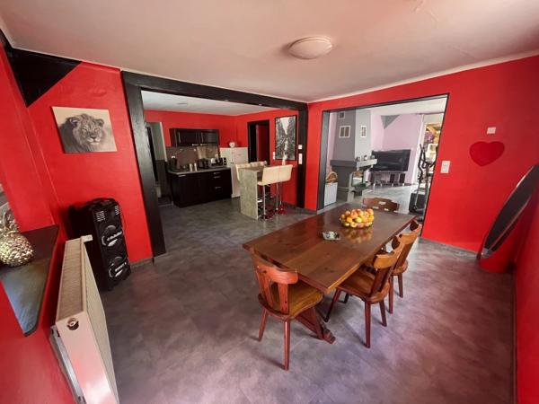 Vente                                                      Maison de village
                        
                     10 pièces                      152 m2                     à La Petite-Raon