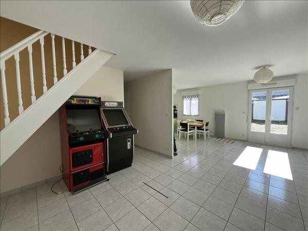 Maison à louer 852 € CC SEPMES 4 p 97 m² DPE D