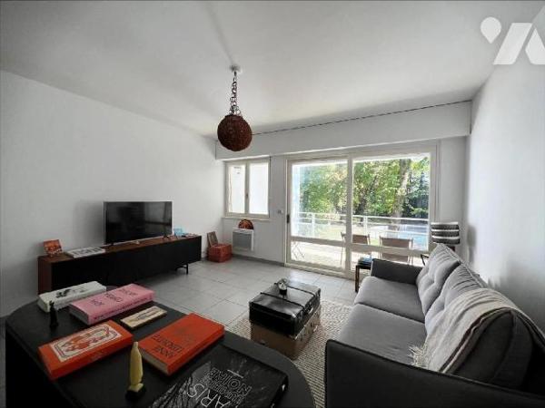 Situé à Biarritz,- quartier de Larochefoucauld, proche du Golf, dans une résidence calme et bie...