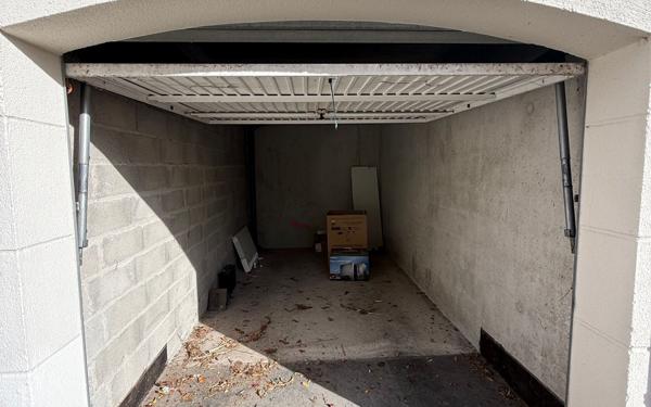 Stationnement à vendre    Olivet