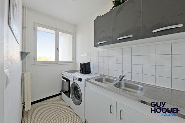 À vendre : studio à Combs-la-Ville avec terrasse, place de parking et cave