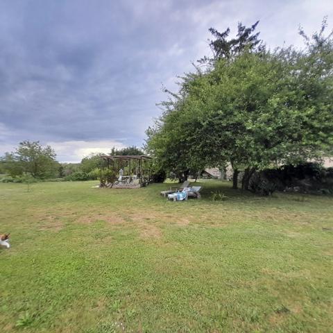 Maison familiale avec jardin de 4000m², à Saint Marcel (36)
