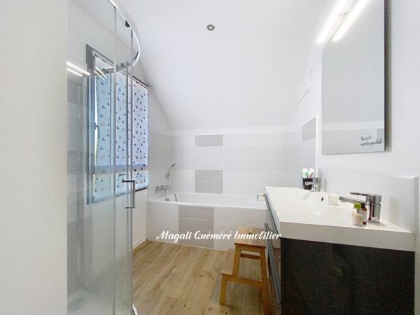 Montfort-sur-Meu (35160) Maison familiale lumineuse de 5 chambres avec jardin au Sud - En impasse - Quartier recherché