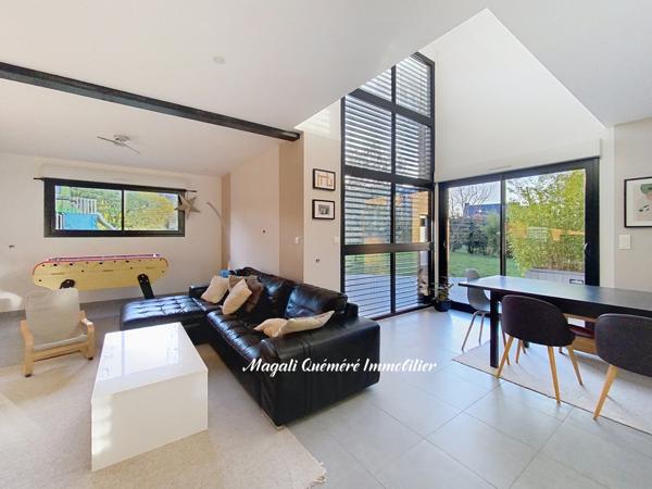 Montfort-sur-Meu (35160) Maison familiale lumineuse de 5 chambres avec jardin au Sud - En impasse - Quartier recherché