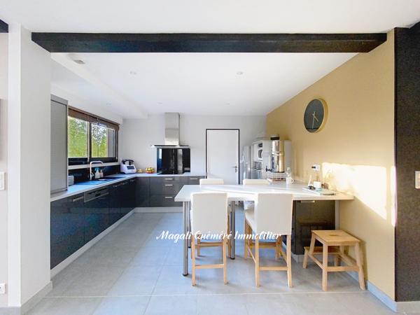 Montfort-sur-Meu (35160) Maison familiale lumineuse de 5 chambres avec jardin au Sud - En impasse - Quartier recherché