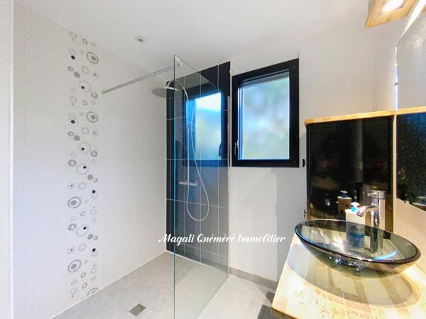 Montfort-sur-Meu (35160) Maison familiale lumineuse de 5 chambres avec jardin au Sud - En impasse - Quartier recherché