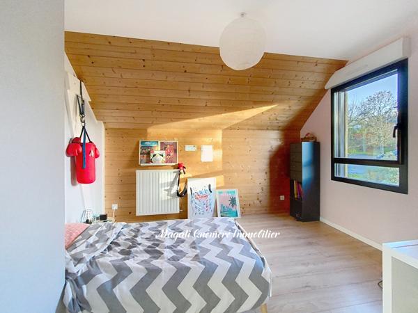 Montfort-sur-Meu (35160) Maison familiale lumineuse de 5 chambres avec jardin au Sud - En impasse - Quartier recherché