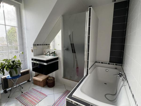 AVILLY SAINT LEONARD- maison 4 chambres 150 m2