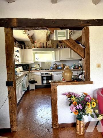 A VENDRE - APPARTEMENT TROIS PIECES - 103,41 m2 - BALCON - TROIS PLACES DE STATIONNEMENTS - CAVE -