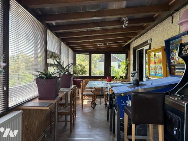 A VENDRE - APPARTEMENT TROIS PIECES - 103,41 m2 - BALCON - TROIS PLACES DE STATIONNEMENTS - CAVE -