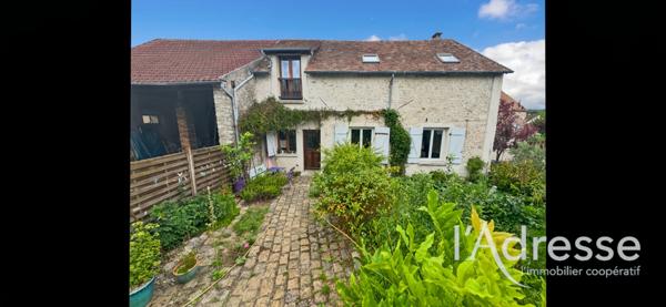 Maison ancienne avec jardin et parking ? Proche gare d'Étampes à pied