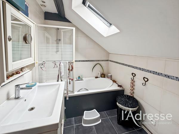 Maison ancienne avec jardin et parking ? Proche gare d'Étampes à pied