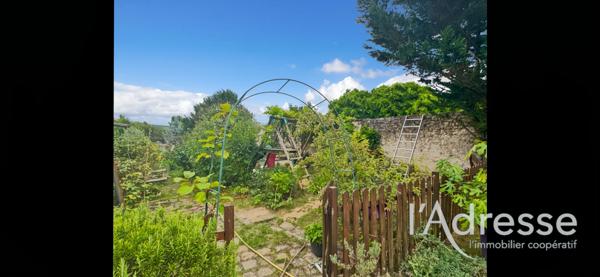 Maison ancienne avec jardin et parking ? Proche gare d'Étampes à pied