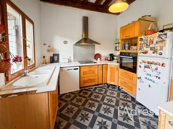 Maison ancienne avec jardin et parking ? Proche gare d'Étampes à pied