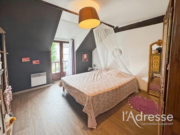 Maison ancienne avec jardin et parking ? Proche gare d'Étampes à pied