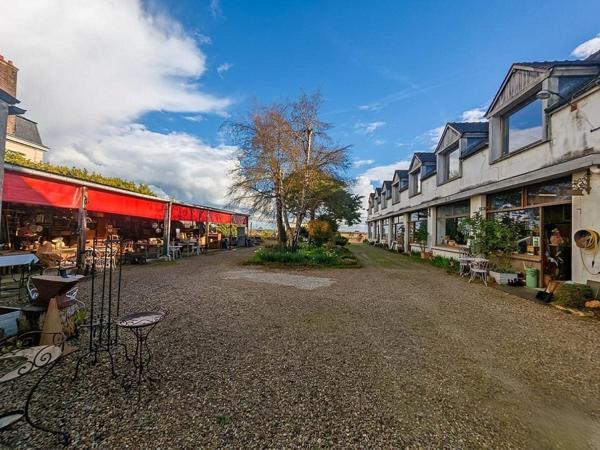 Ensemble immobilier composé de 4 appartements et 300 m² de murs commerciaux LIBRES + jardin