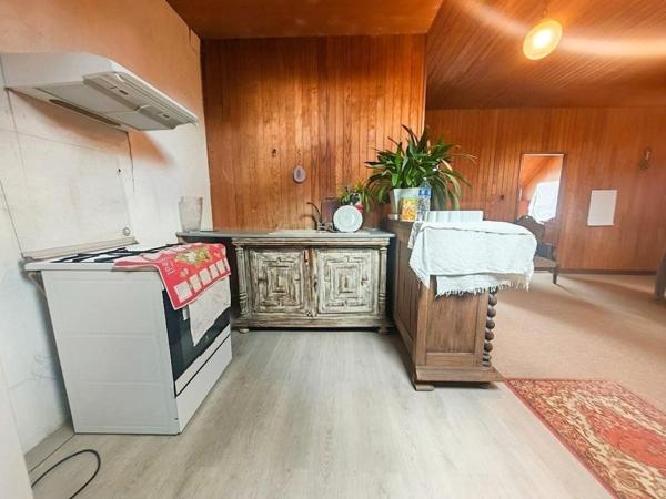 Ensemble immobilier composé de 4 appartements et 300 m² de murs commerciaux LIBRES + jardin