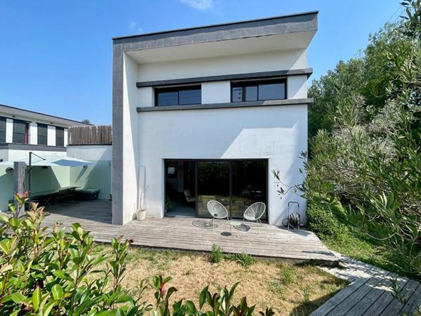 BAYONNE, Maison de ville contemporaine de 181m²