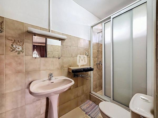 DPT GUYANE, à vendre CAYENNE ensemble immobilier sur un terrain de 1 604 m2