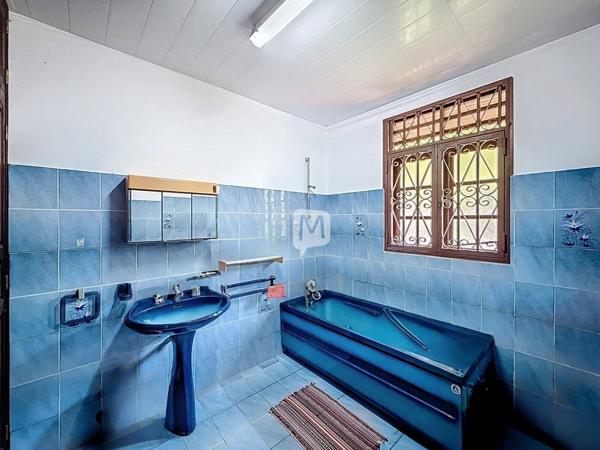 DPT GUYANE, à vendre CAYENNE ensemble immobilier sur un terrain de 1 604 m2