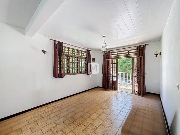 DPT GUYANE, à vendre CAYENNE ensemble immobilier sur un terrain de 1 604 m2