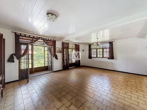 DPT GUYANE, à vendre CAYENNE ensemble immobilier sur un terrain de 1 604 m2