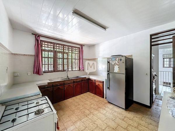 DPT GUYANE, à vendre CAYENNE ensemble immobilier sur un terrain de 1 604 m2