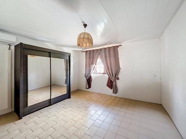 DPT GUYANE, à vendre CAYENNE ensemble immobilier sur un terrain de 1 604 m2