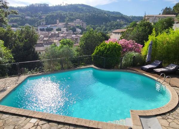 Maison à vendre    7 pièces • 217 m2 Largentière