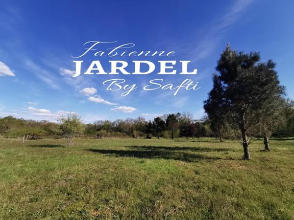 Terrain VIABILISE plat et constructible de 2 257 m² situé à Carsac-Aillac