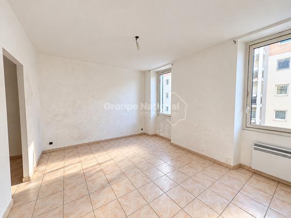 MARSEILLE 10? ? APPARTEMENT T2 À RÉNOVER ? IDÉAL INVESTISSEMENT LOCATIF ! , Marseille