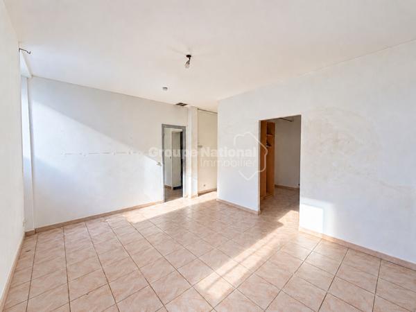MARSEILLE 10? ? APPARTEMENT T2 À RÉNOVER ? IDÉAL INVESTISSEMENT LOCATIF ! , Marseille