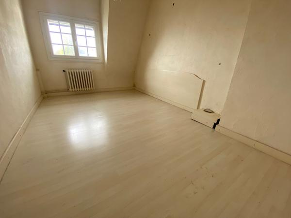 Concarneau maison lumineuse avec jardin clos , quartier recherché , a cinq minutes a pied des plages .