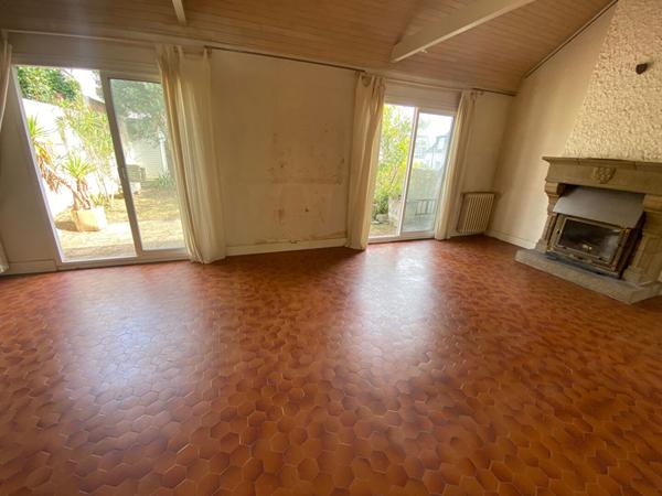 Concarneau maison lumineuse avec jardin clos , quartier recherché , a cinq minutes a pied des plages .