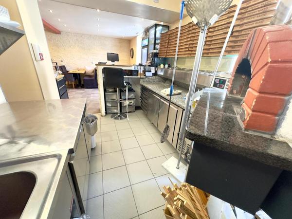 Beau local commercial en pierres de 40m2 au cœur du Saint Maximin historique