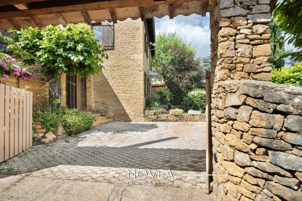 Maison en Pierres Dorées 4 chambres avec Jardin