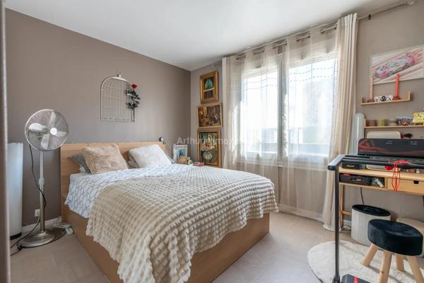 Vente                                                      Appartement
                        
                     2 pièces                      50 m2                     à Vaires-sur-Marne