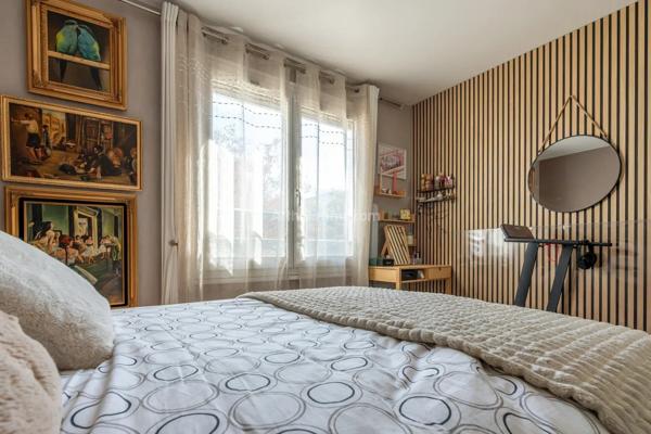 Vente                                                      Appartement
                        
                     2 pièces                      50 m2                     à Vaires-sur-Marne