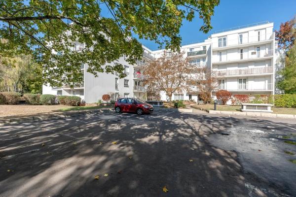 Vente                                                      Appartement
                        
                     2 pièces                      50 m2                     à Vaires-sur-Marne