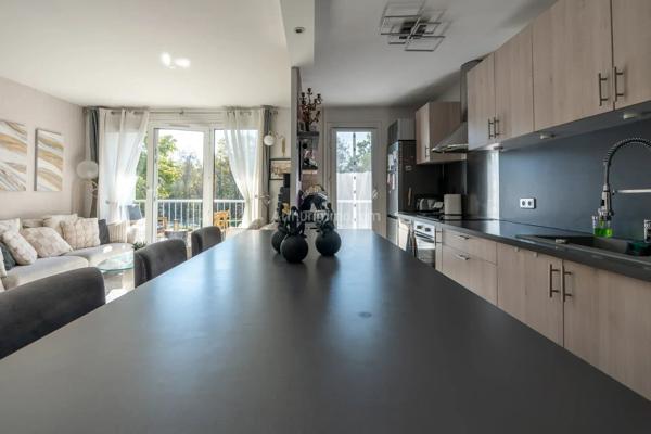 Vente                                                      Appartement
                        
                     2 pièces                      50 m2                     à Vaires-sur-Marne