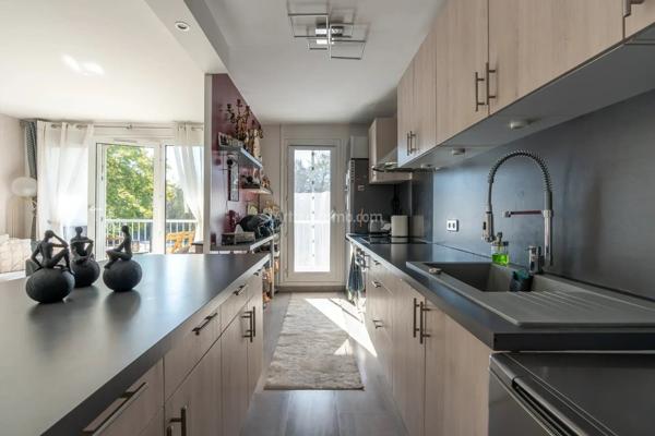 Vente                                                      Appartement
                        
                     2 pièces                      50 m2                     à Vaires-sur-Marne