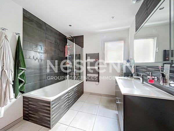 Maison plain-pied moderne, neuve à vendre à Houtaud - 4 chambres