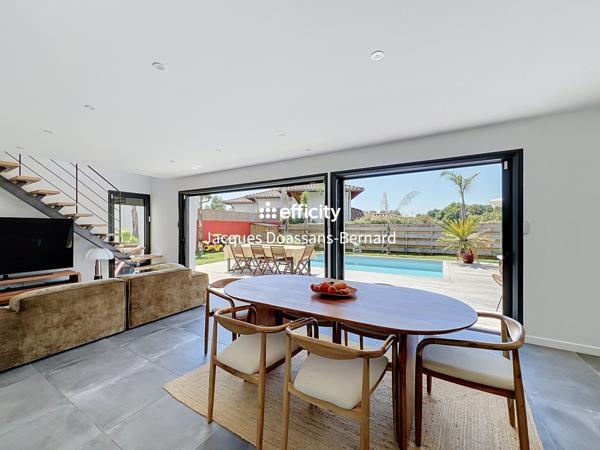 Maison
         4 pièces
        - 108 m² 640 000 € *