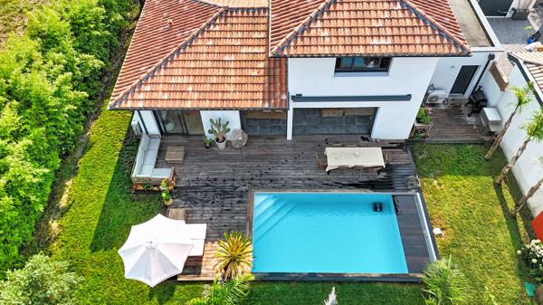 Maison
         4 pièces
        - 108 m² 640 000 € *